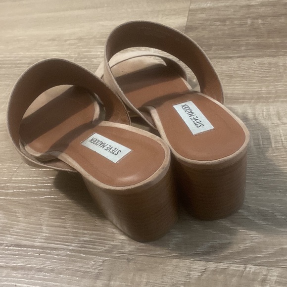 Steve Madden Wide Heal Shoes - Picture 3 of 3